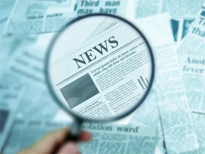 Gli operatori sanitari tengono la scopa per dieci anni per sostenere questa casa