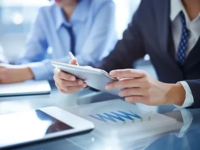 È sicuro essere visti indossando indumenti riflettenti di sicurezza