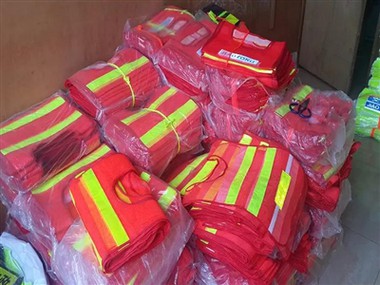 Quali sono i tipi di materiali riflettenti per le magliette?