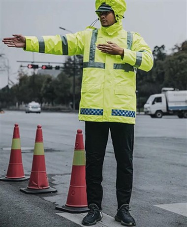 Cos'è un impermeabile riflettente?