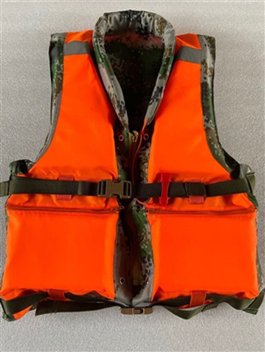 Esistono molti tipi di giubbotti di salvataggio