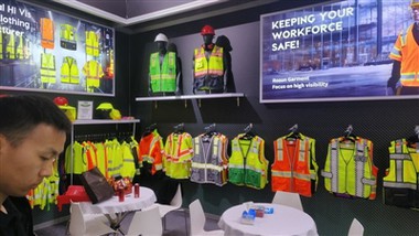 Riflessione 3D dell'abbigliamento di sicurezza