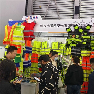 Quali sono i vantaggi delle felpe con cappuccio riflettenti da uomo?